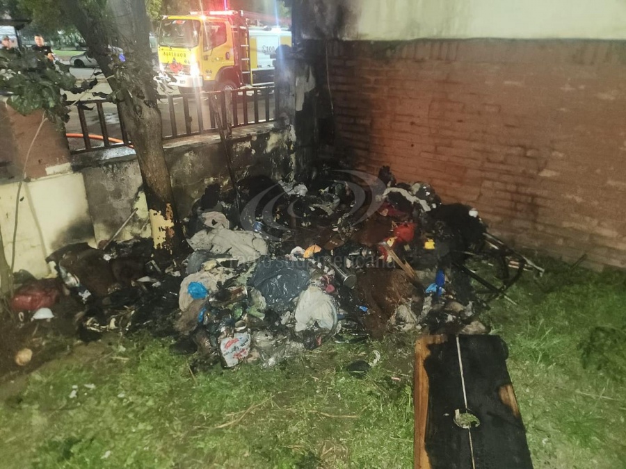 PERSONA EN SITUACIÓN DE CALLE HABRÍA QUEMADO SUS PROPIAS COSAS